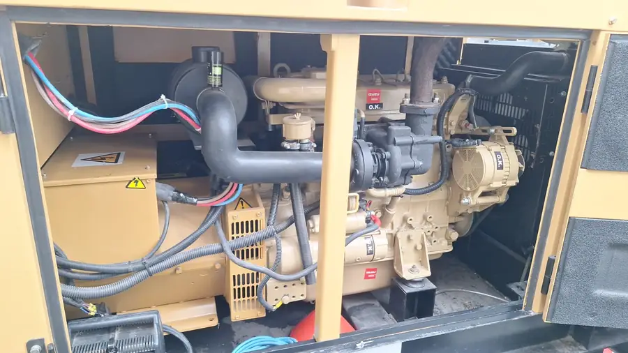 Motor diesel y alternador de grupo electrógeno cabinado
